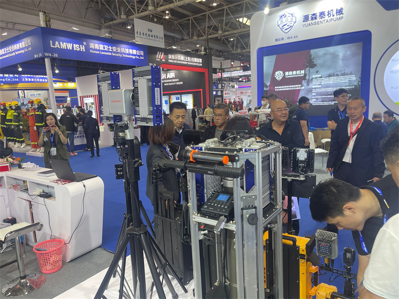 晶全应急救援照明装备亮�?023年第二十届中国国际消防展 (8).jpg